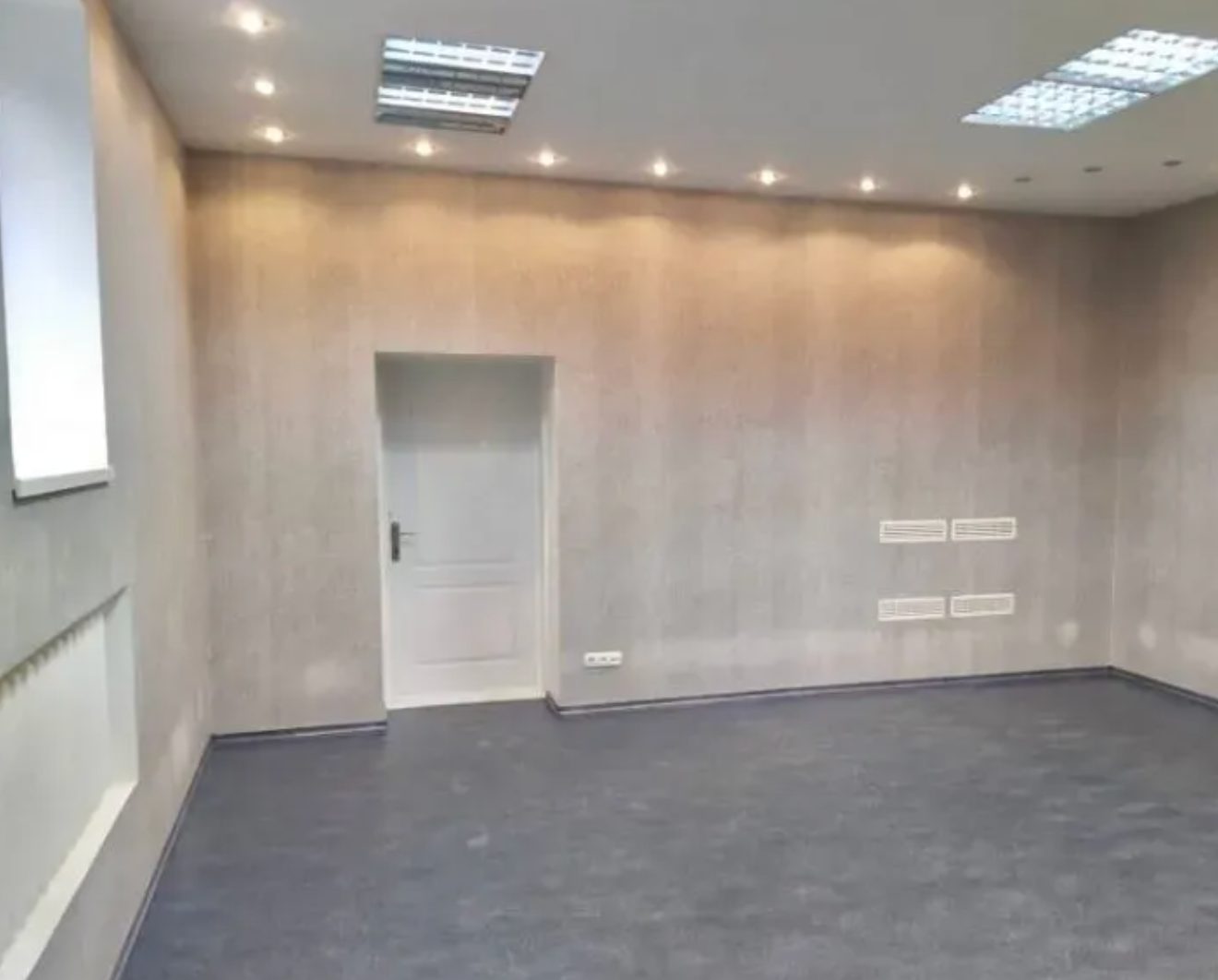 Аренда 75 м² ул. Университетская. Фасадный вход. Парковка