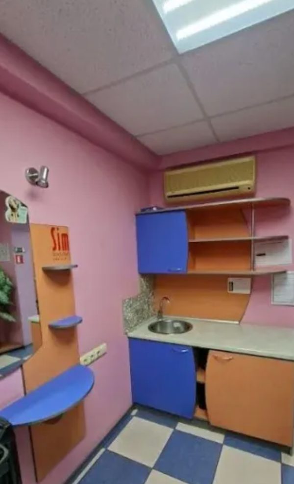 Продам салон с оборудованием ул. Артема ТЦ "Маяк" в Донецке
