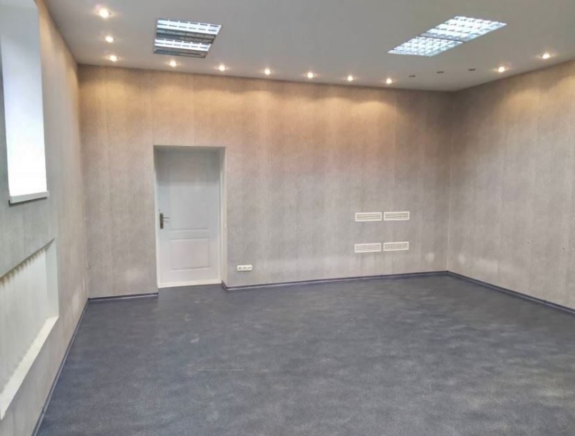 Аренда 75 м² ул. Университетская. Фасадный вход. Парковка