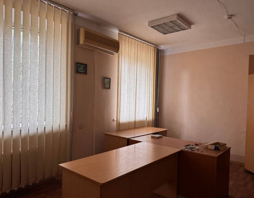 Продам нежилое помещение- кабинетная система 540 кв.м. пр.Офицерский