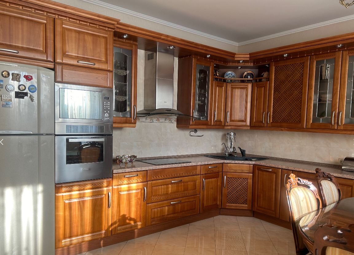 Продам Шикарную 3 комн кв-ру Новострой. Есть Паркинг. Ремонт. Мебель