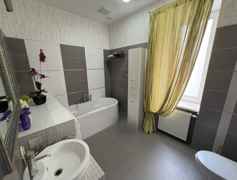 Аренда Шикарная 3 комн.квартира 120м ЖК "Замковый" пр. Панфилова. 