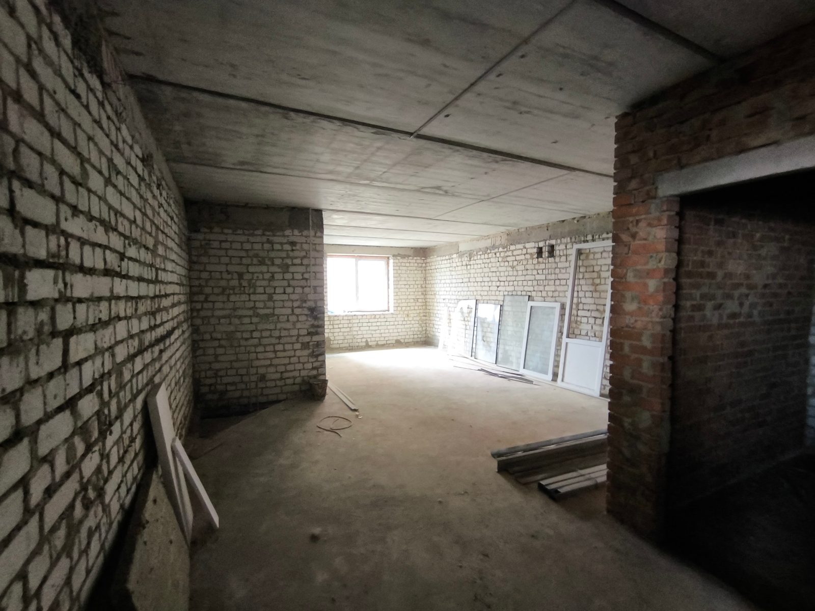 Продажа помещения около Покровской церкви  Новострой 1этаж 381,6 м²  + 279,6 м² (подвальное)